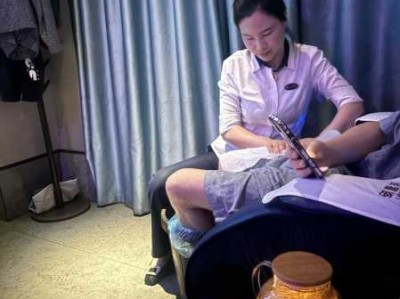 上个月去了上海杨浦区附近洗脚,环境也很干净技师人也很好