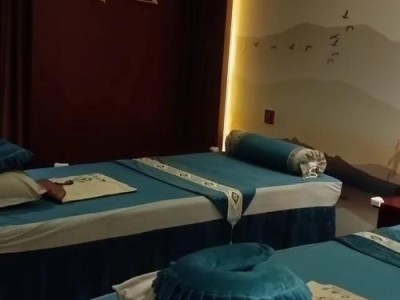 上个月去了广州高档桑拿,技师按的很舒服，强烈推荐