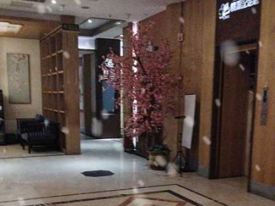 上个月去了上海浦东区周边桑拿,环境也很干净技师人也很好