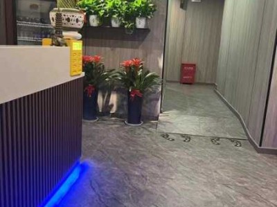 上个月去了广州高档油压,环境也很干净技师人也很好
