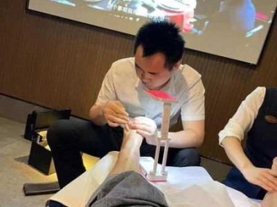 上个月去了上海杨浦区附近洗脚,按完很轻松很舒服，推荐推荐
