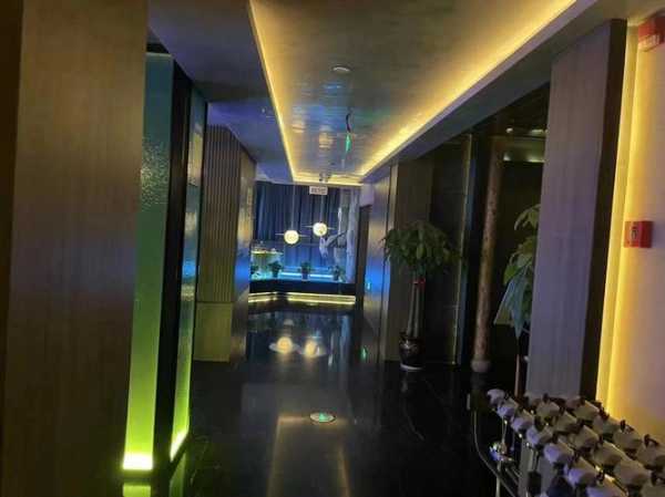上个月去了广州高档spa,按摩力度适中,服务周到热情!