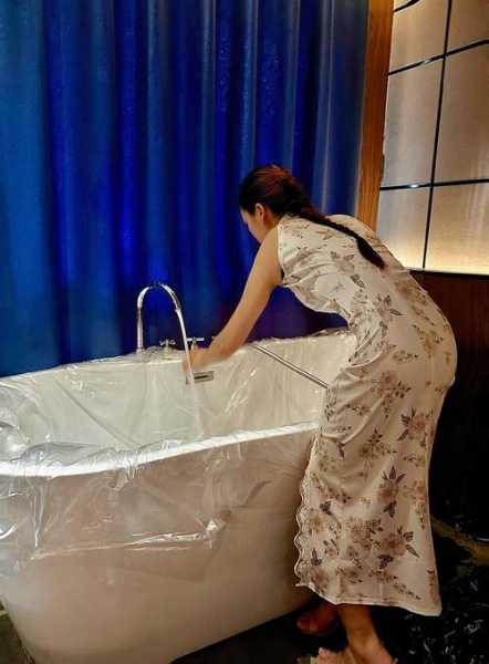 上个月去了广州附近洗浴,环境也很干净技师人也很好