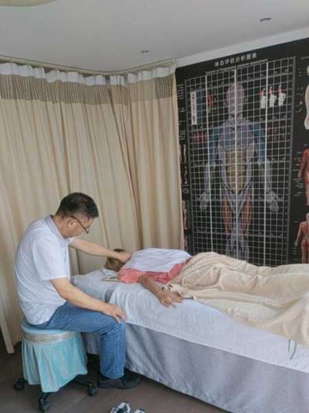 上个月去了上海青浦区附近推拿,技师操作很不错,比较到位