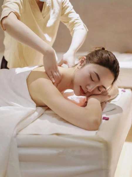 上个月去了上海浦东区周边spa,技师操作很不错,比较到位