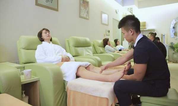 上个月去了上海青浦区高档足疗,环境很安静,特别的放松