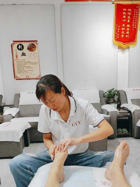 上个月去了广州高档推拿,环境很安静,特别的放松
