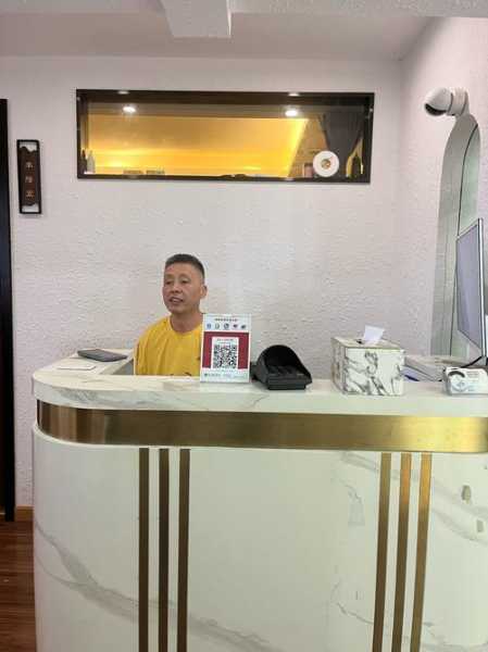上个月去了上海杨浦区高档推拿,技师操作很不错,比较到位