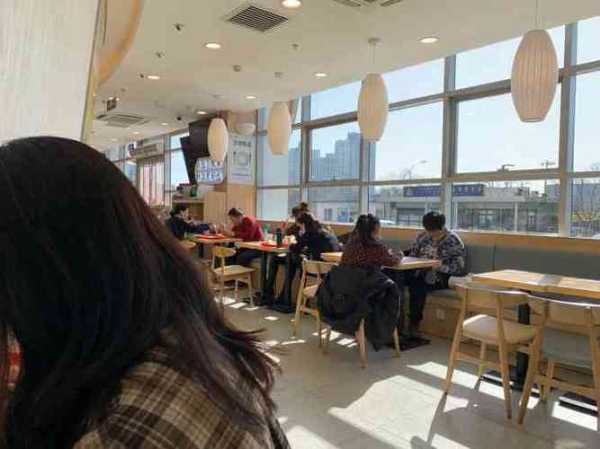 上个月去了上海杨浦区附近推拿,为人和善，服务态度好
