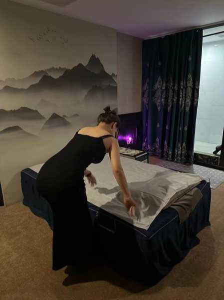 上个月去了广州高档spa,技师按的很舒服,强烈推荐