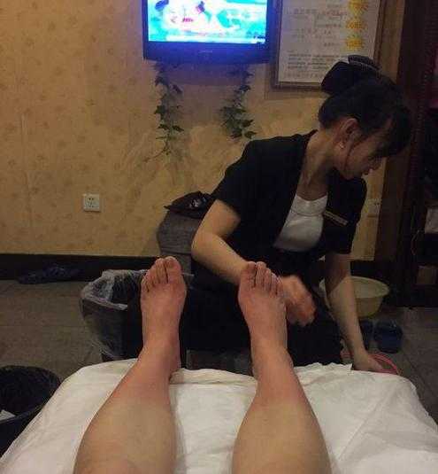 上个月去了上海青浦区周边足疗,环境也很干净技师人也很好