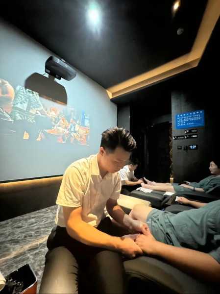 上个月去了上海杨浦区周边洗脚,力度合适,很舒服