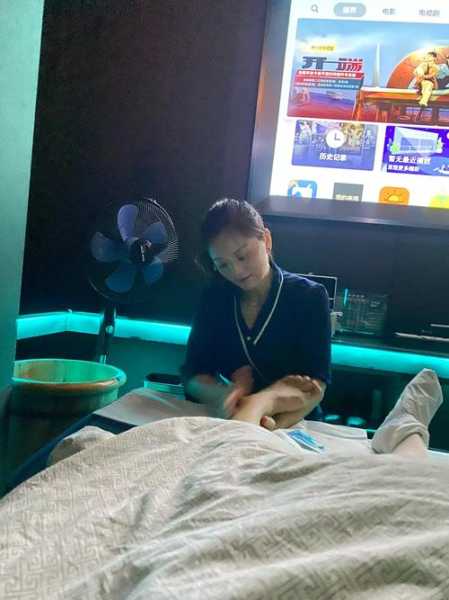 上个月去了上海杨浦区周边足浴,技师操作很不错,比较到位