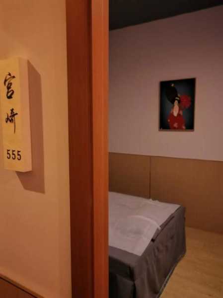 上个月去了上海青浦区高档桑拿,环境也很干净技师人也很好