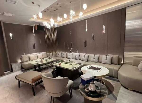 青岛轻奢油压会所门店